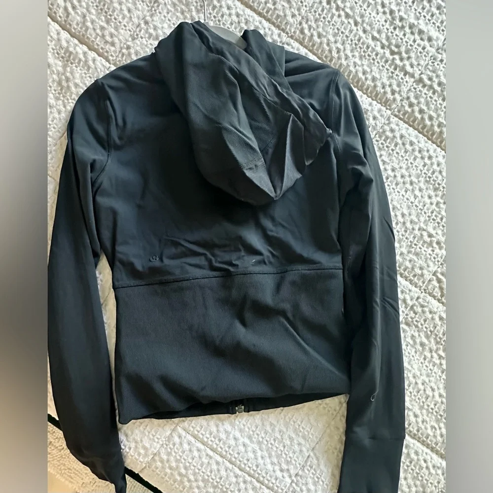 Lululemon Women's Black Hooded Jacket szM - Picture 6 of 9